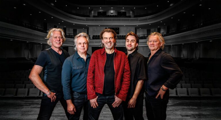 Coming on Strong – Onze Earring — muziek in Emmeloord